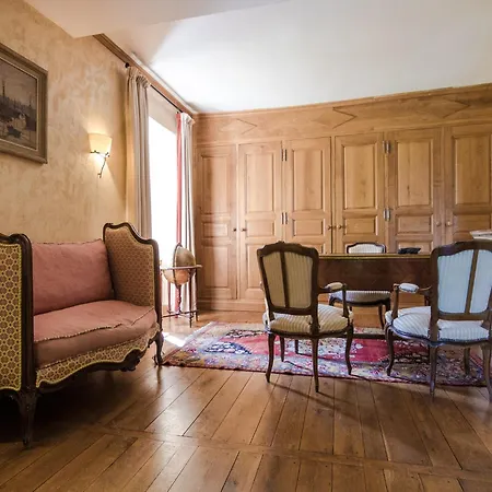 Ritzy Mansion In With Tennis Court Holiday home *