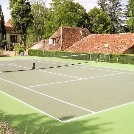 Holiday home Ritzy Mansion In With Tennis Court