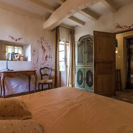 Holiday home Ritzy Mansion In With Tennis Court *