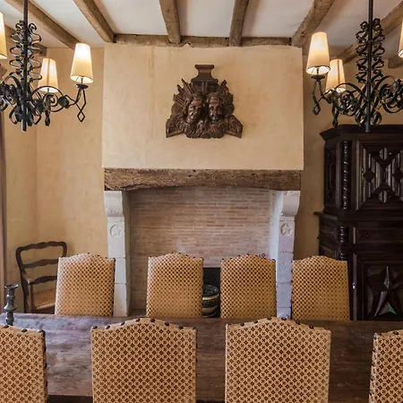 Ritzy Mansion In With Tennis Court Holiday home Sourzac