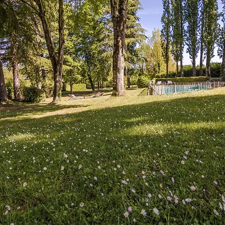 Holiday home Ritzy Mansion In With Tennis Court
