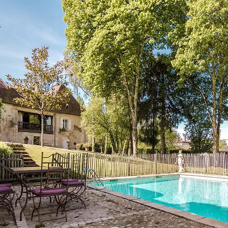 Ritzy Mansion In With Tennis Court Holiday home Sourzac